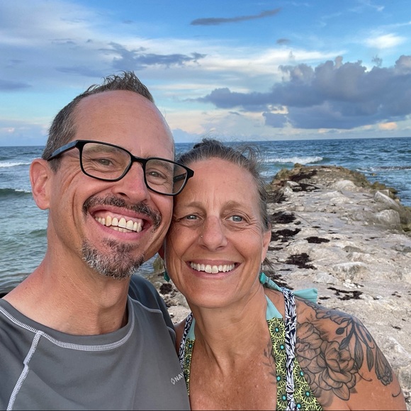 Meet your Posher, Cynthia - Picture 3 of 5